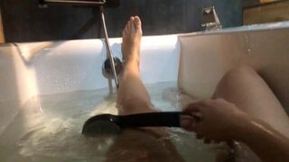Beautiful feet in bathroom - porn video